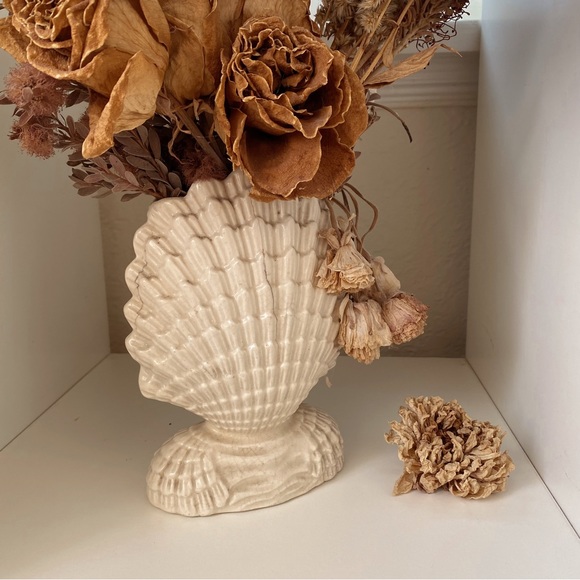 Vintage Porcelain shell vase - Picture 2 of 3